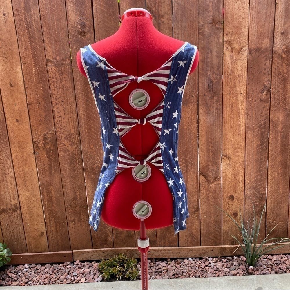 Others Follow Top - Picture 2 of 9